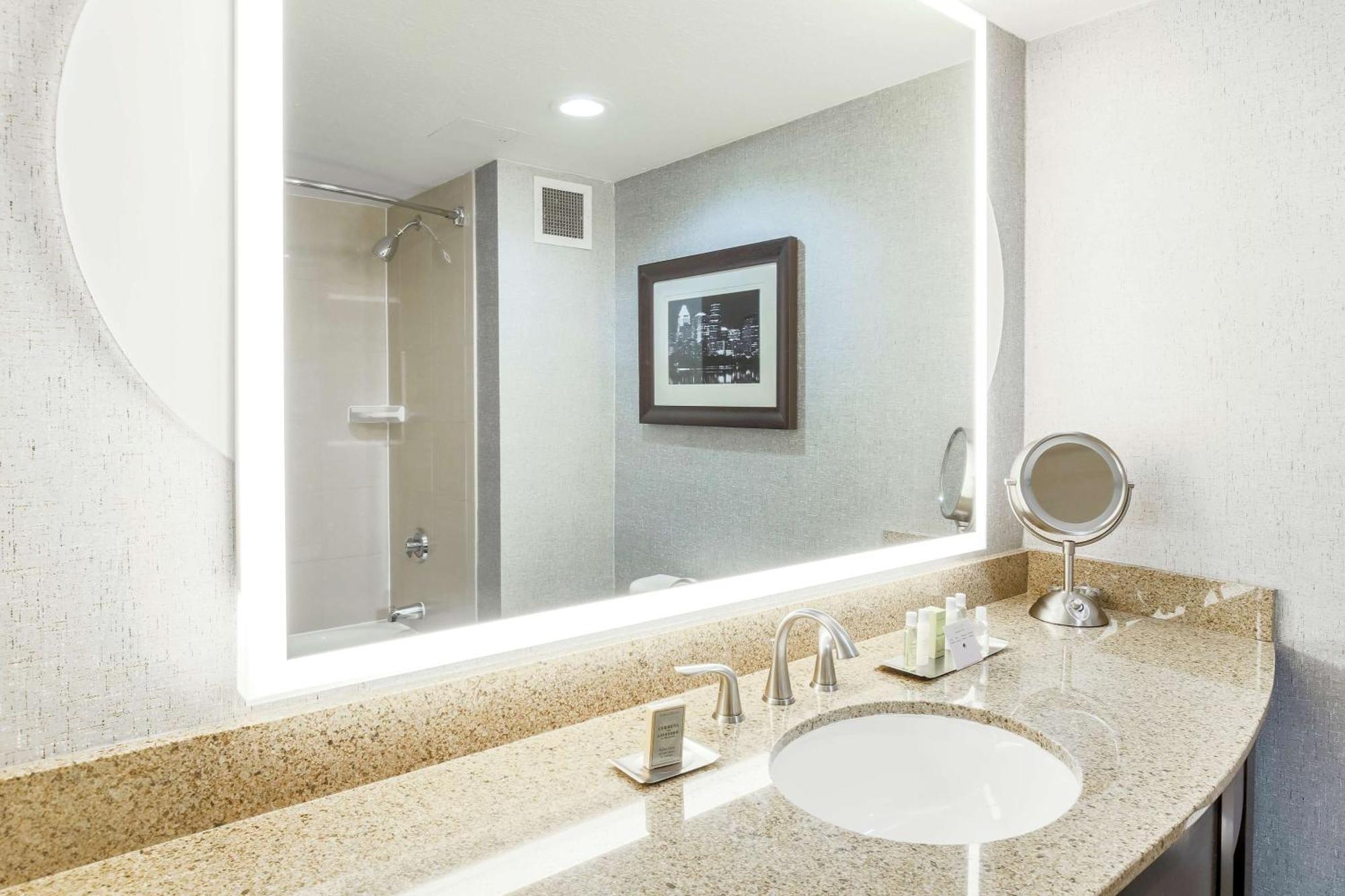 Doubletree By Hilton Austin-University Area Екстер'єр фото